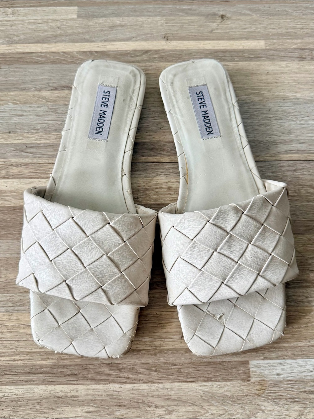 Steve Madden Melyza white woven flat sandals, women’s size 6